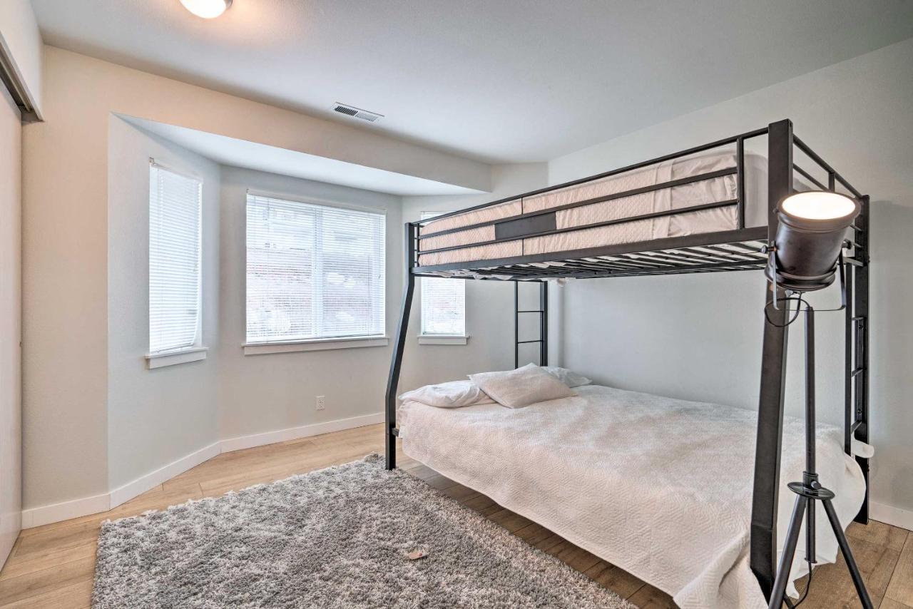 Chic Chelan Condo With Balcony, Walk To Lake And Dtwn! Ngoại thất bức ảnh